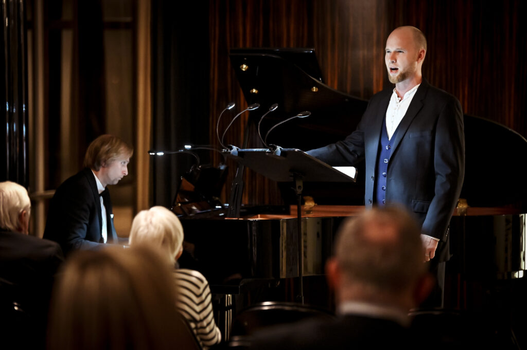 Janáček Brno: Tomáš Král and Ivo Kahánek recital at Villa Tugendhat