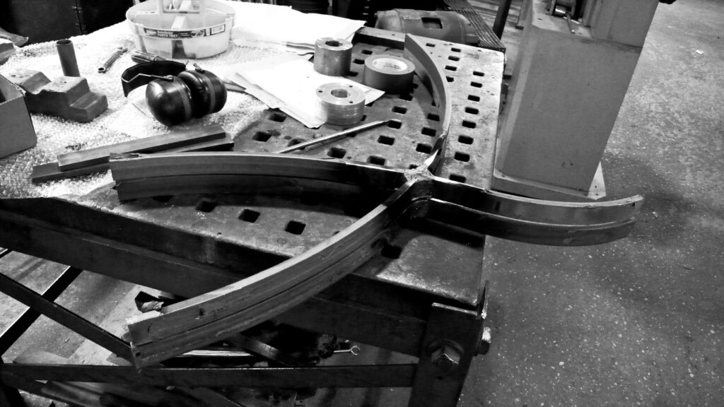 Konstrukce a&nbsp;rekonstrukce křesla Barcelona / přednáška Vladimíra Ambroze